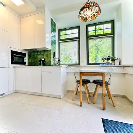 Evergreen House Apartment *