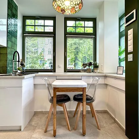 Evergreen House Apartment