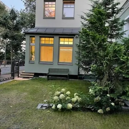 Evergreen House Apartment *