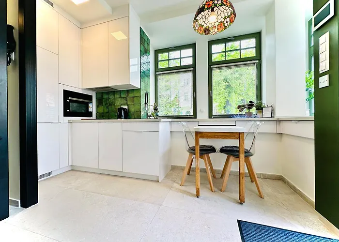 Evergreen House Apartment *