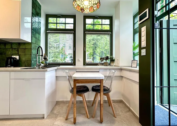 Evergreen House Apartment