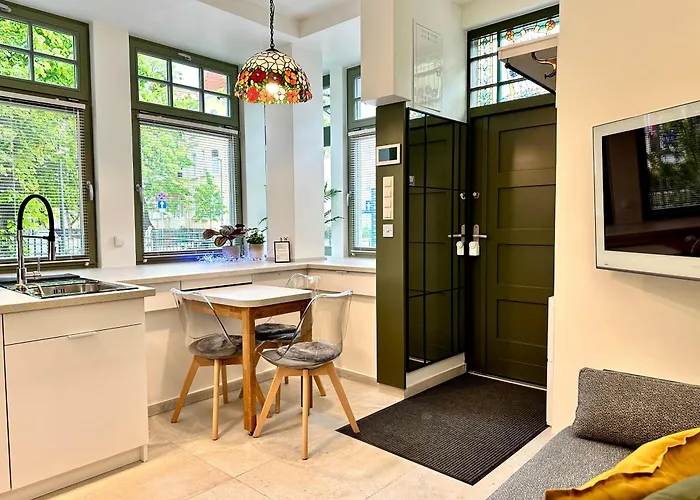 Evergreen House Apartment