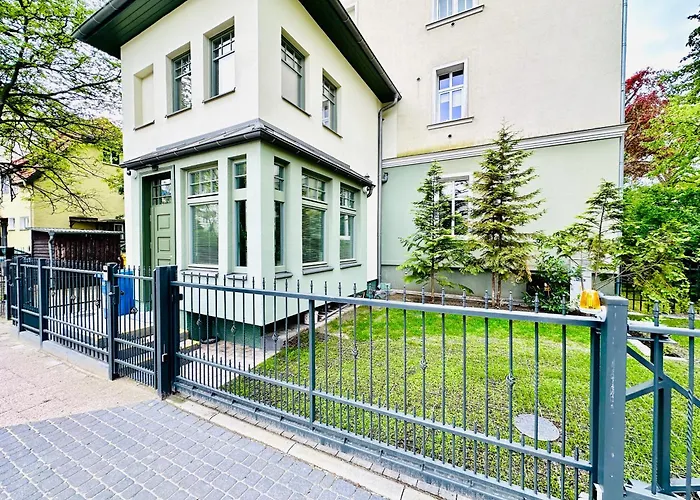 Evergreen House Apartment *