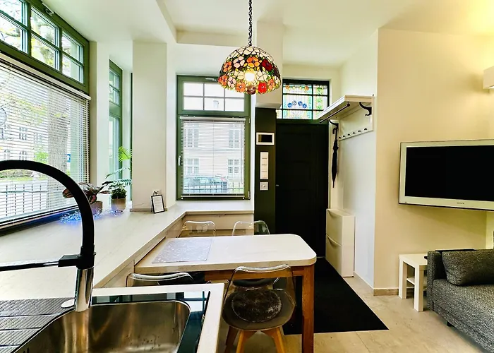 Evergreen House Apartment